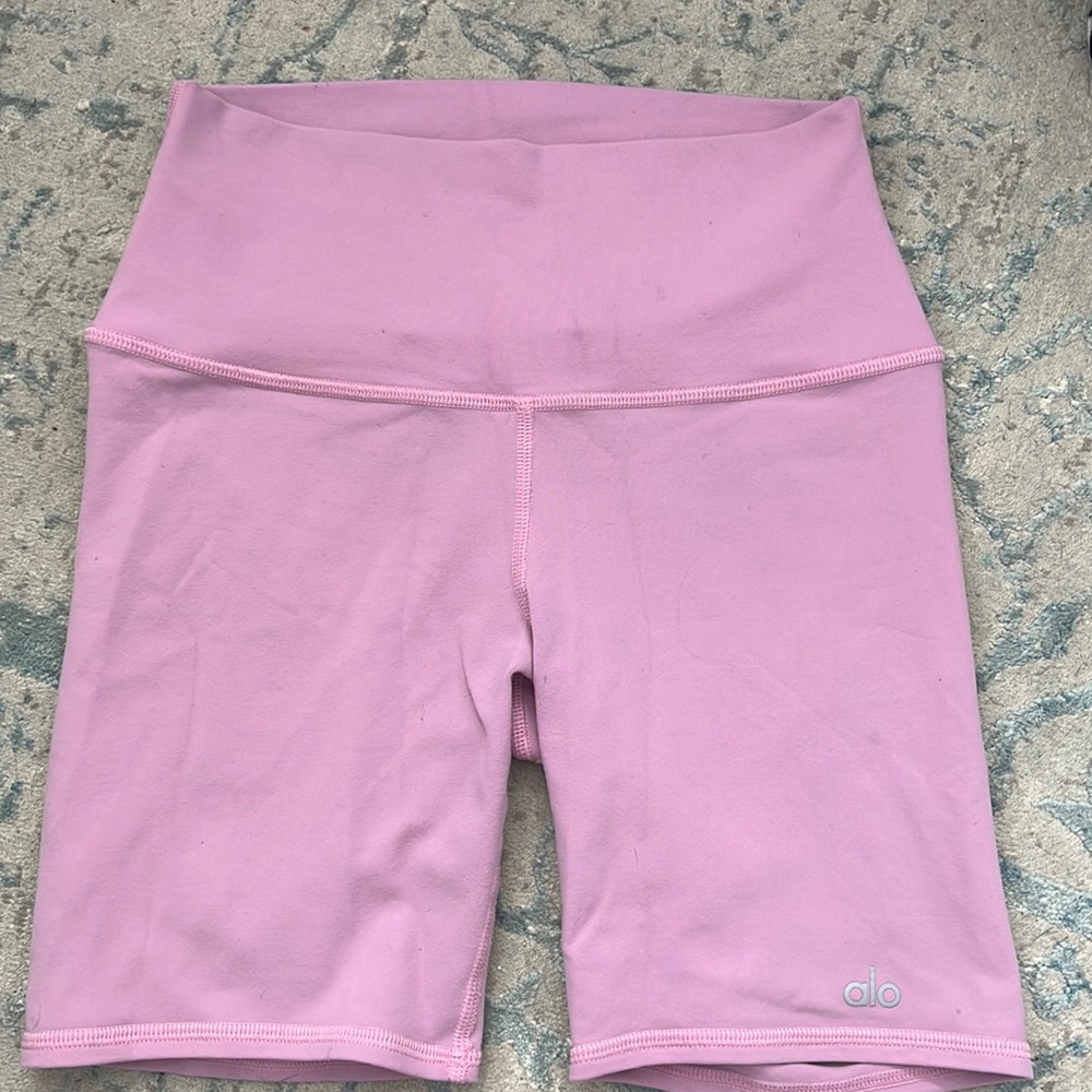 alo yoga lavender biker shorts
